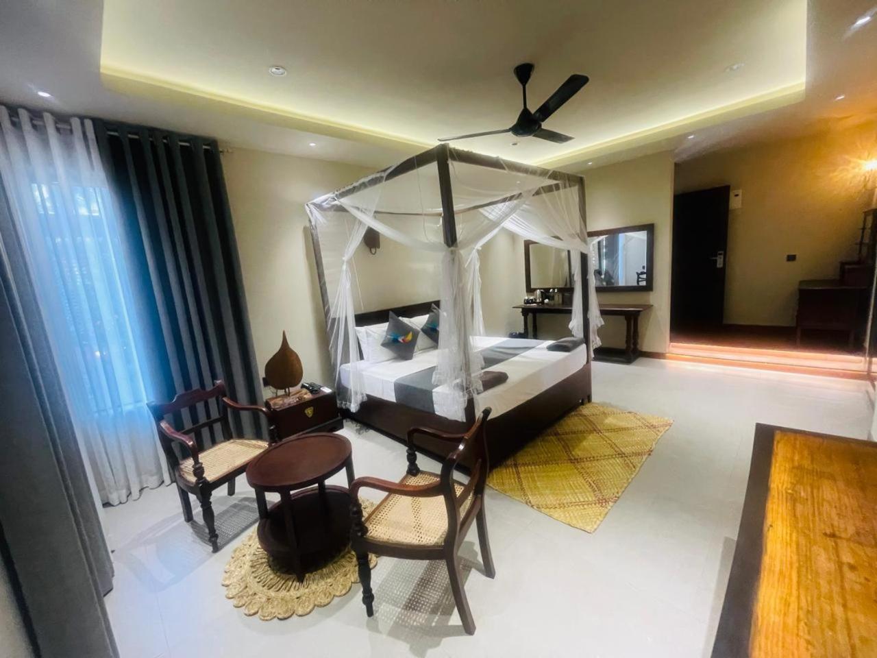 Bohemian Nest Hotel Негомбо Екстериор снимка