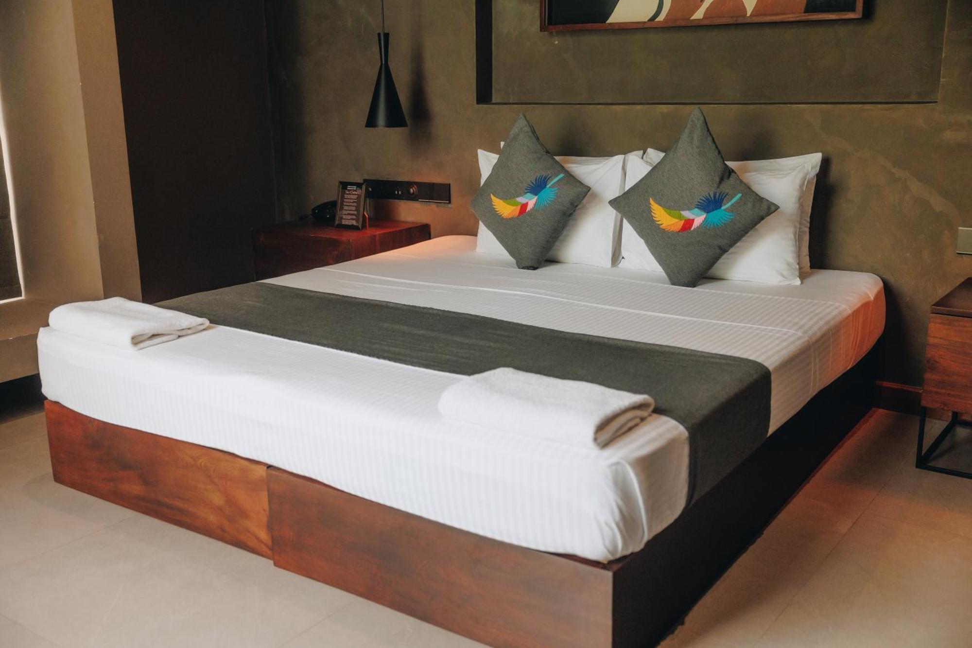 Bohemian Nest Hotel Негомбо Екстериор снимка